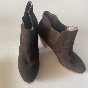 Gap Shelsea Heeled Booties Brown Suede Western